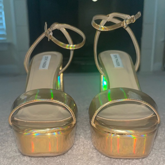 STEVE MADDEN LESSA platform sandal with a towering heel & feminine ankle strap. - Picture 7 of 9